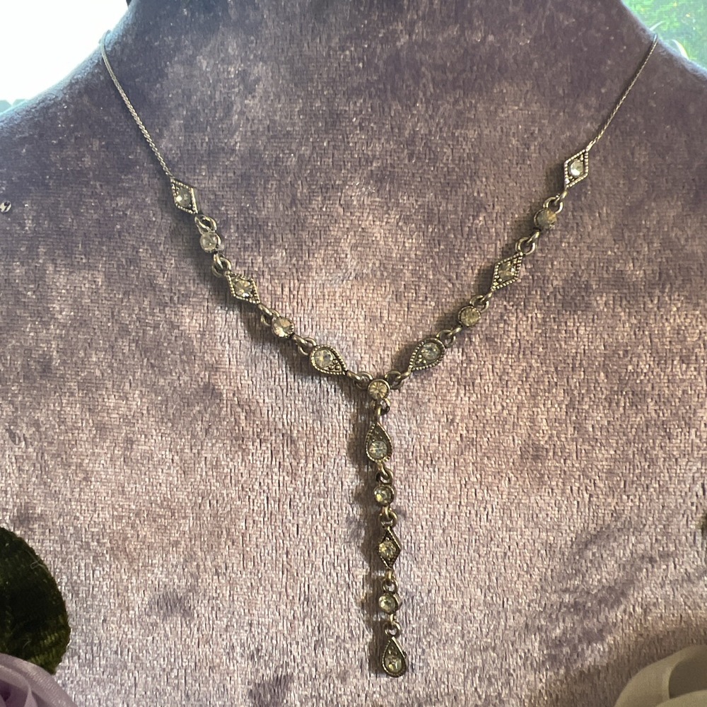Vintage Avon NR Silver Tone Clear Rhinestone Teardrop Y-Drop Lariat Necklace